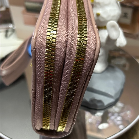 NWT Blush Pink Quilted Clutch with Dragonfly Accent - Picture 3 of 9